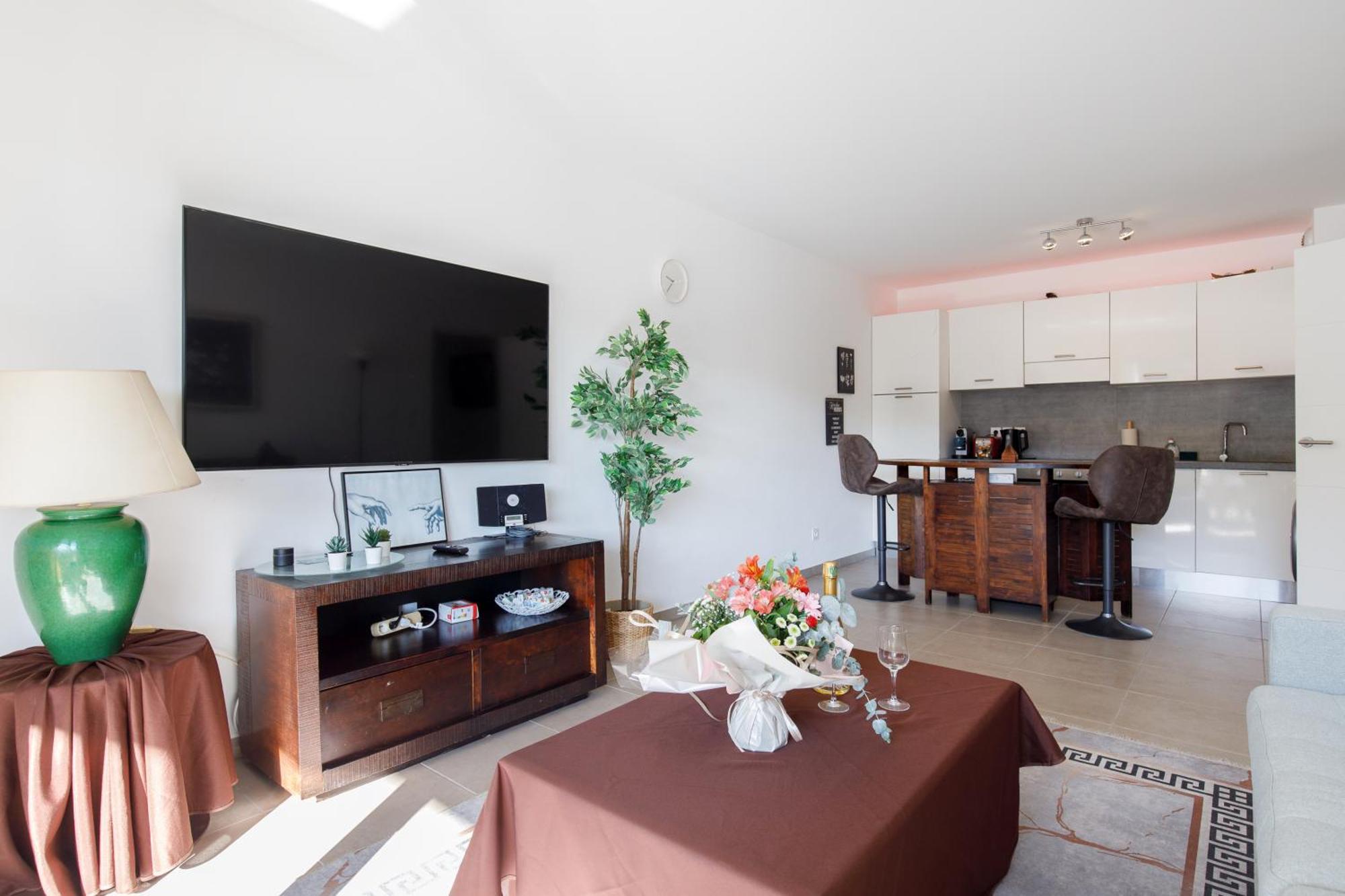 Lovely 2 Bedroom Condo With Pool Валлоріс Екстер'єр фото